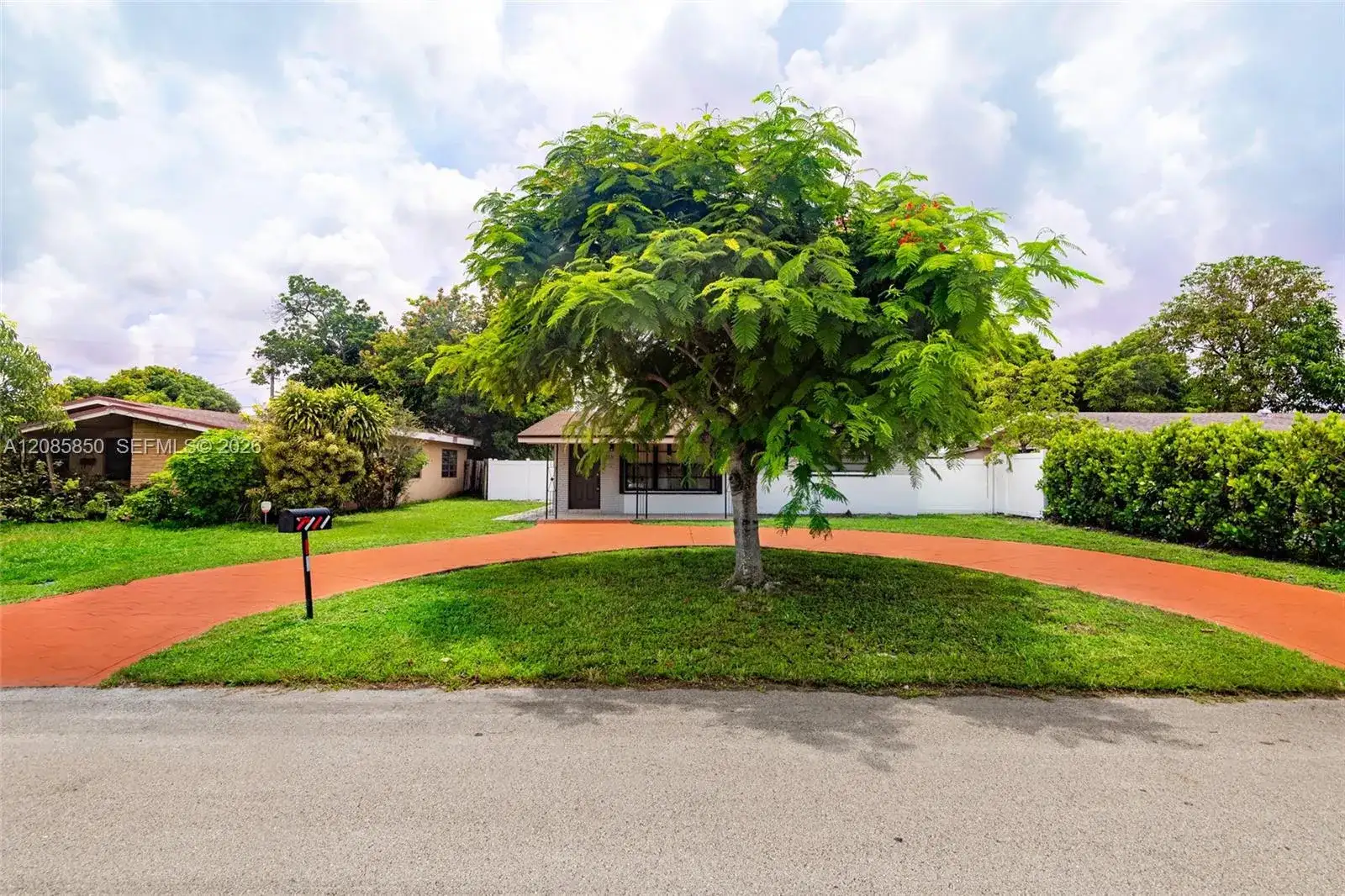 2631 Alcazar Dr, Miramar FL 33023 photo 3