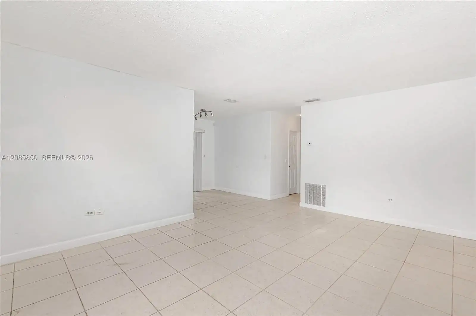 2631 Alcazar Dr, Miramar FL 33023 photo 5