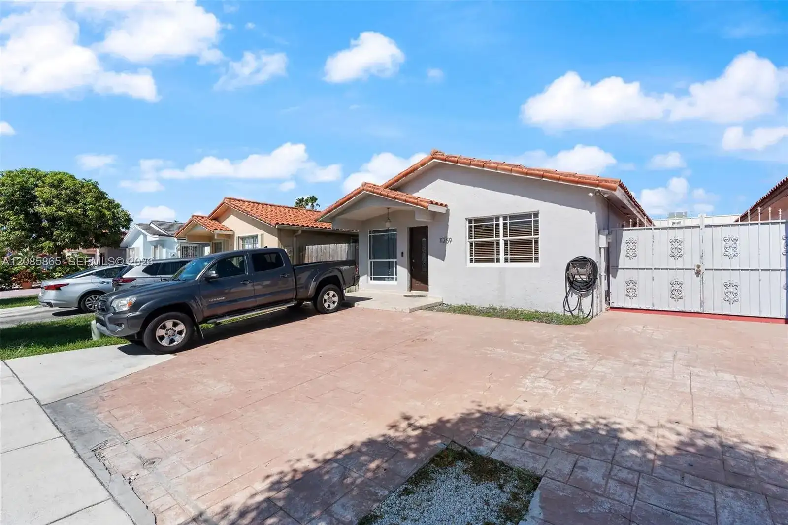 11259 NW 88th Ave, Hialeah Gardens FL 33018 photo 2