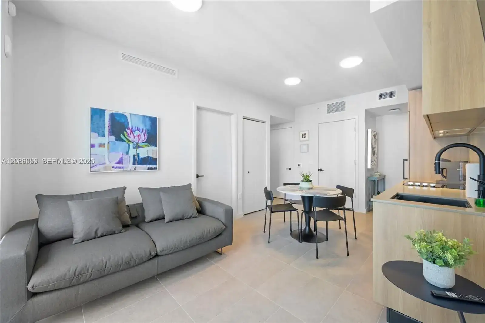 121 NE 5th St # 3006, Miami FL 33132 photo 2
