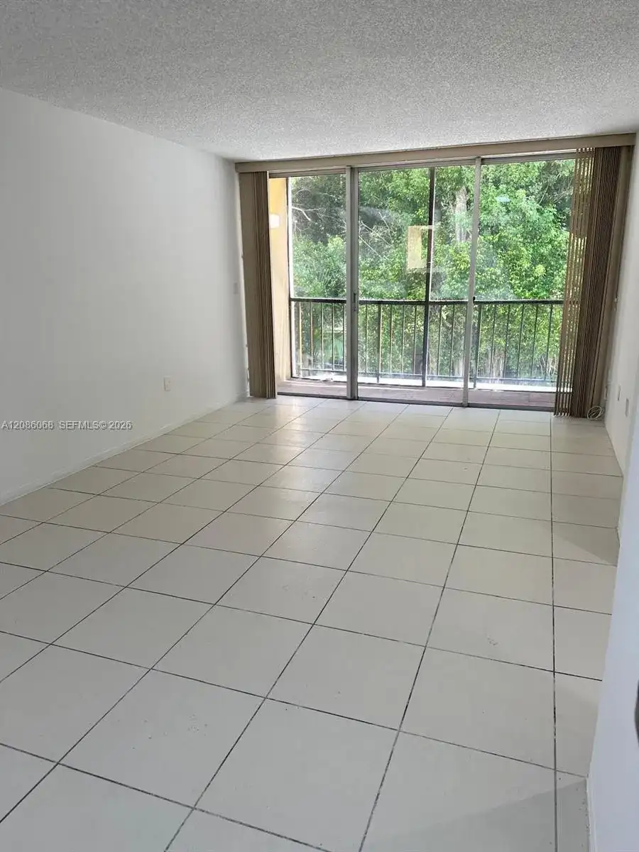 8810 Fontainebleau Blvd # 214, Miami FL 33172 photo 4