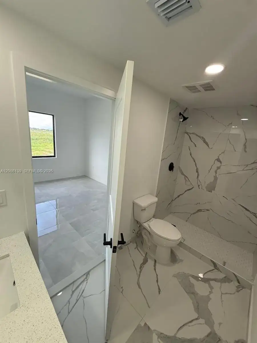 1416 NW 6th Ter, Florida City FL 33034 photo 4