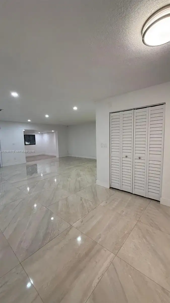 19109 E Lake Dr, Hialeah FL 33015 photo 2