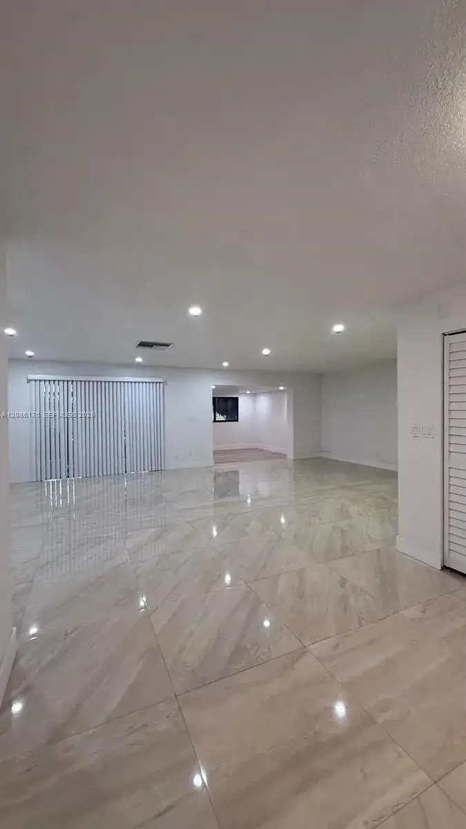 19109 E Lake Dr, Hialeah FL 33015 photo 3
