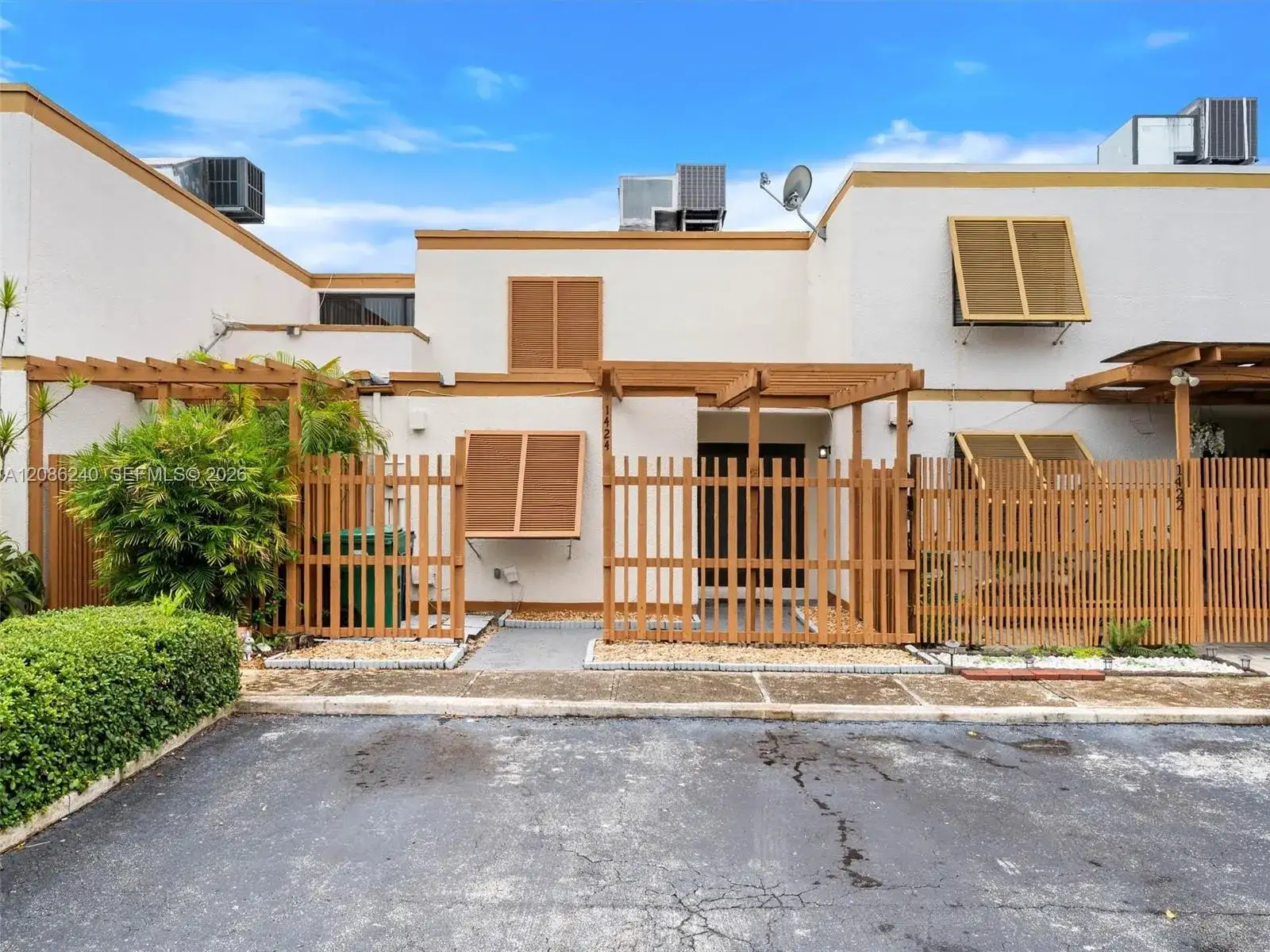 1424 SW 131st Place Cir E, Miami FL 33184 photo 2