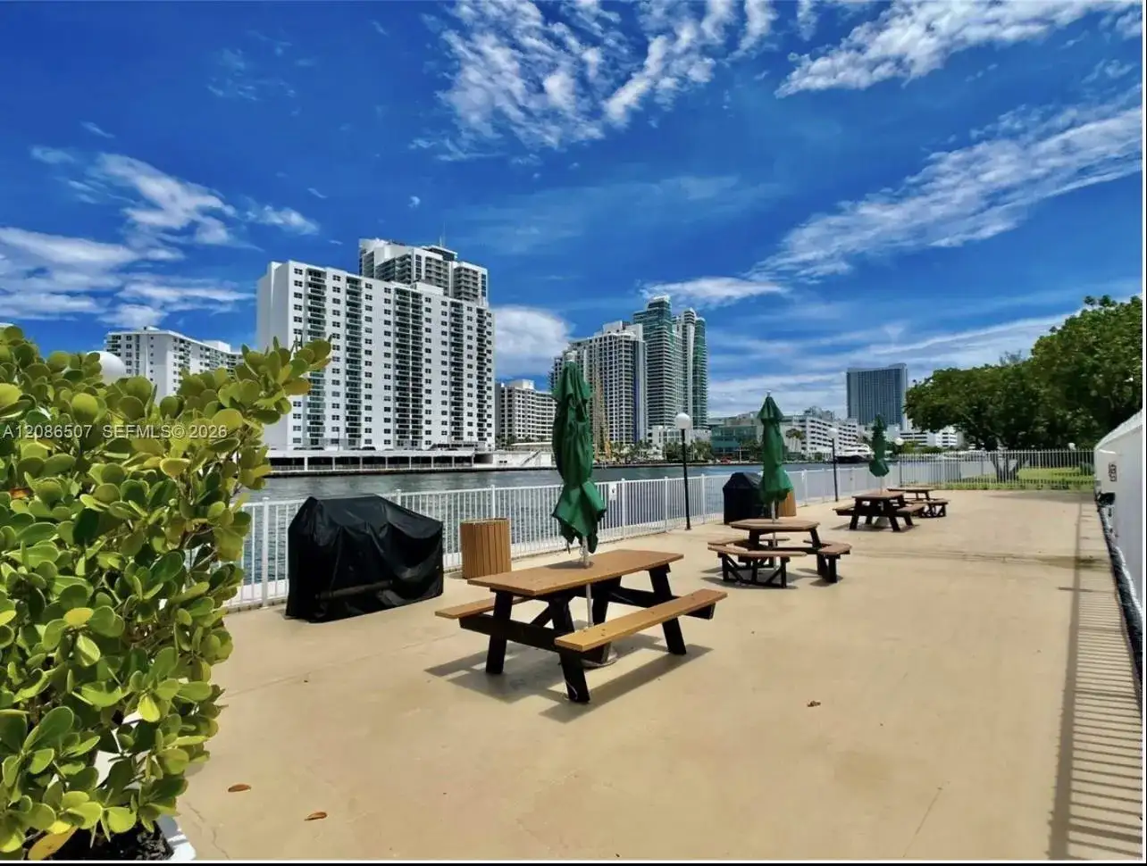 800 Parkview Dr # 106, Hallandale Beach FL 33009 photo 4
