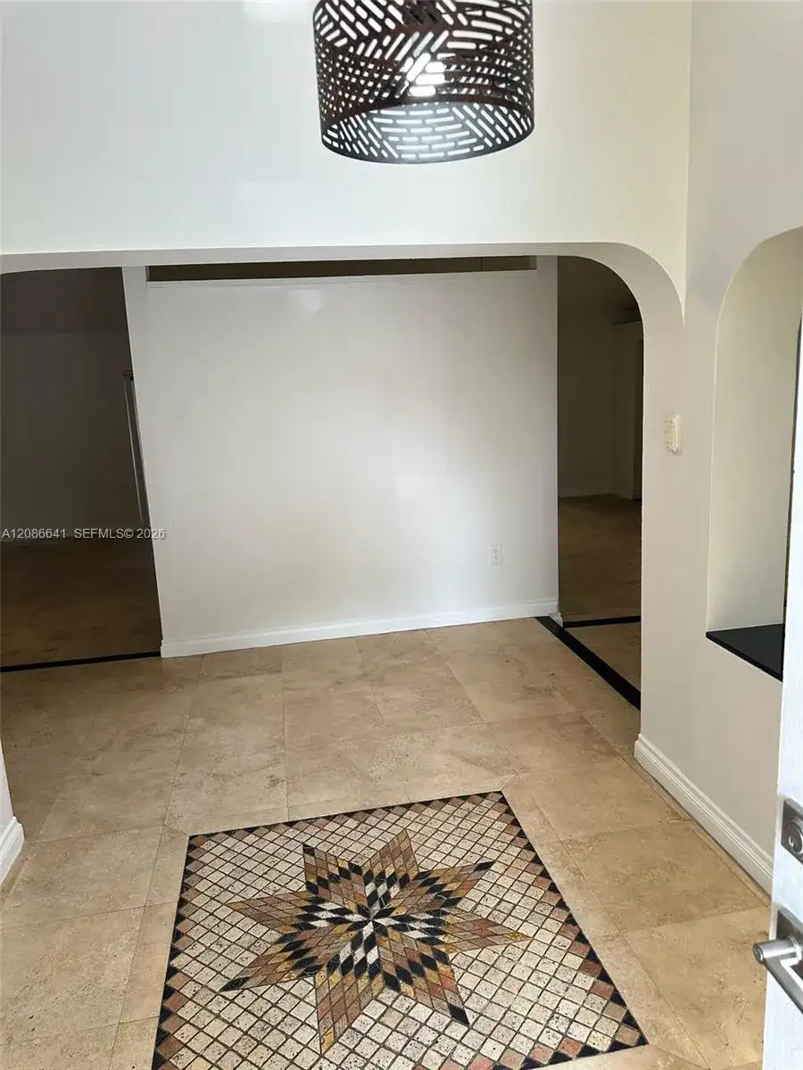 20605 NE 9th Ct # 20605, Miami FL 33179 photo 3