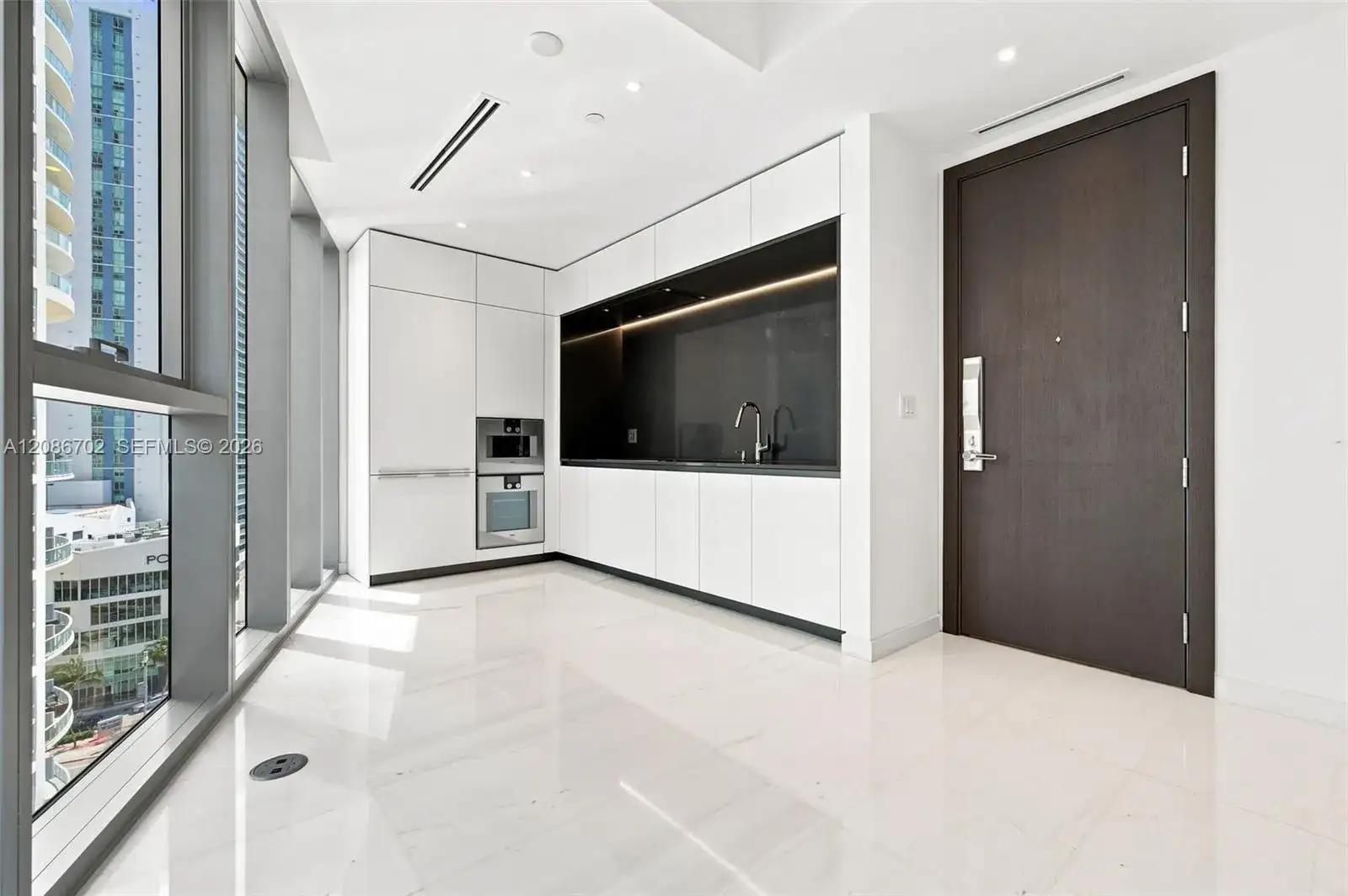 300 Biscayne Blvd Way # 1106, Miami FL 33131 photo 3