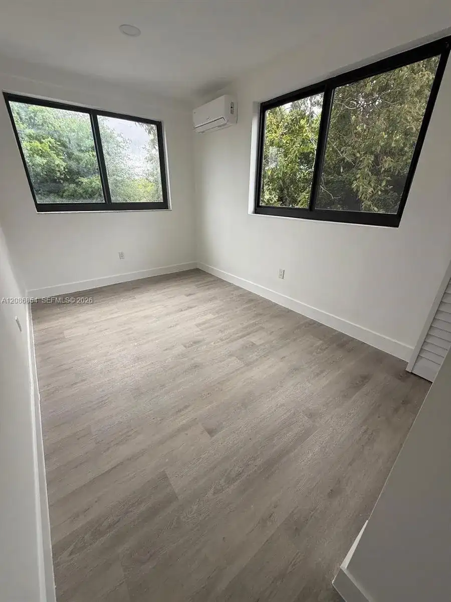2330 NW 9th St # 13, Miami FL 33125 photo 2