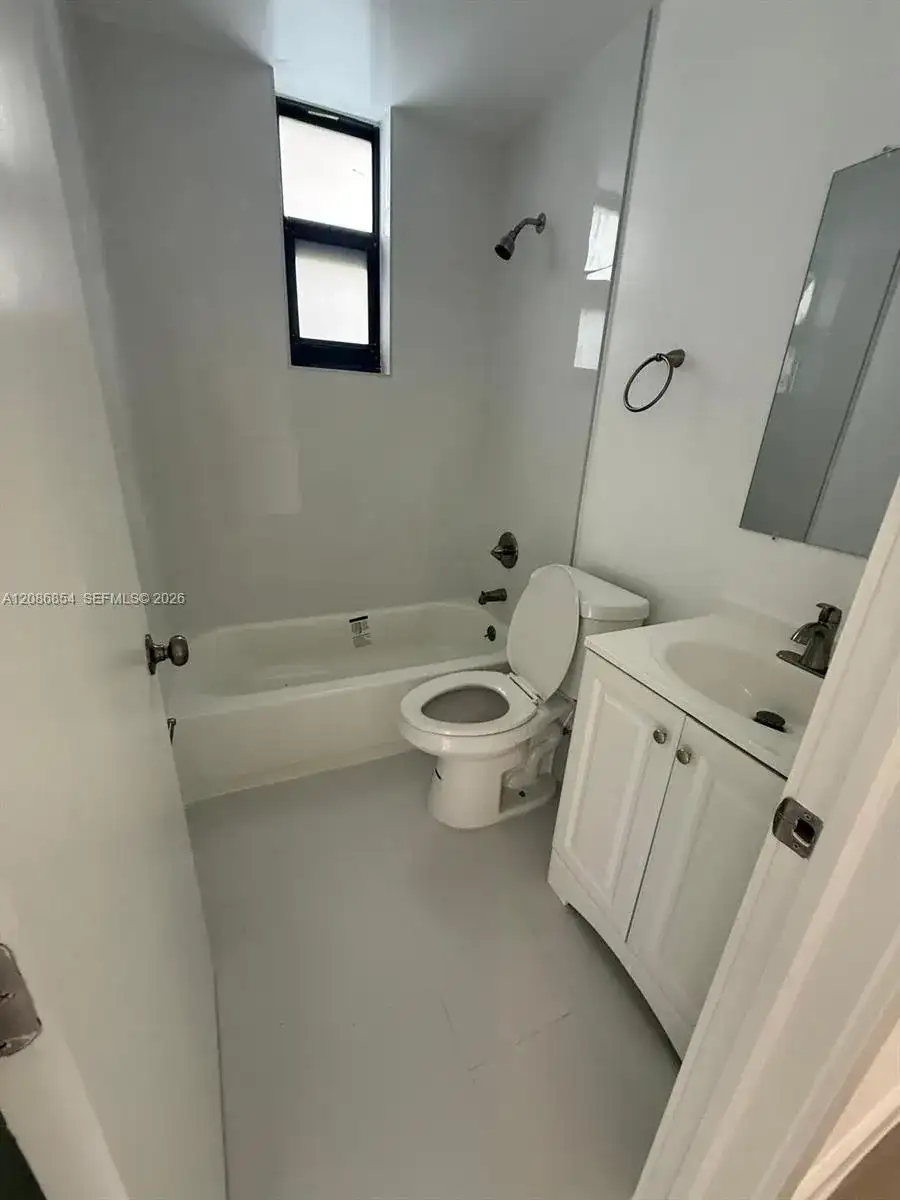 2330 NW 9th St # 13, Miami FL 33125 photo 4