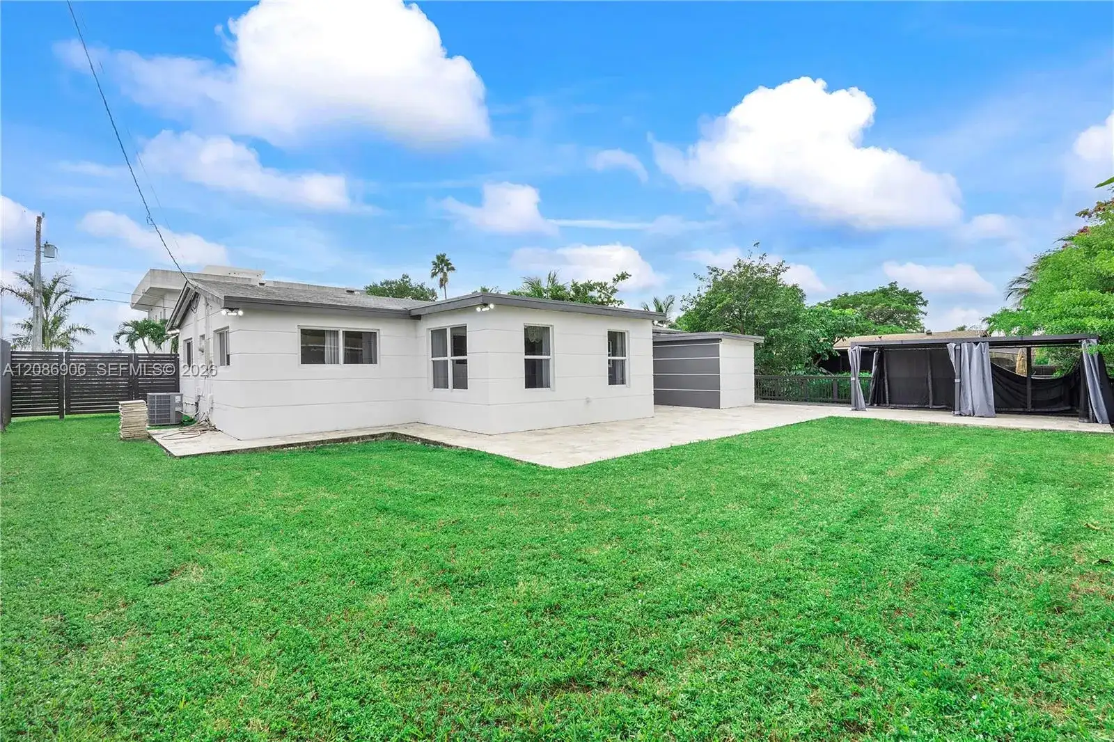 2505 NE 214th St, Aventura FL 33180 photo 4