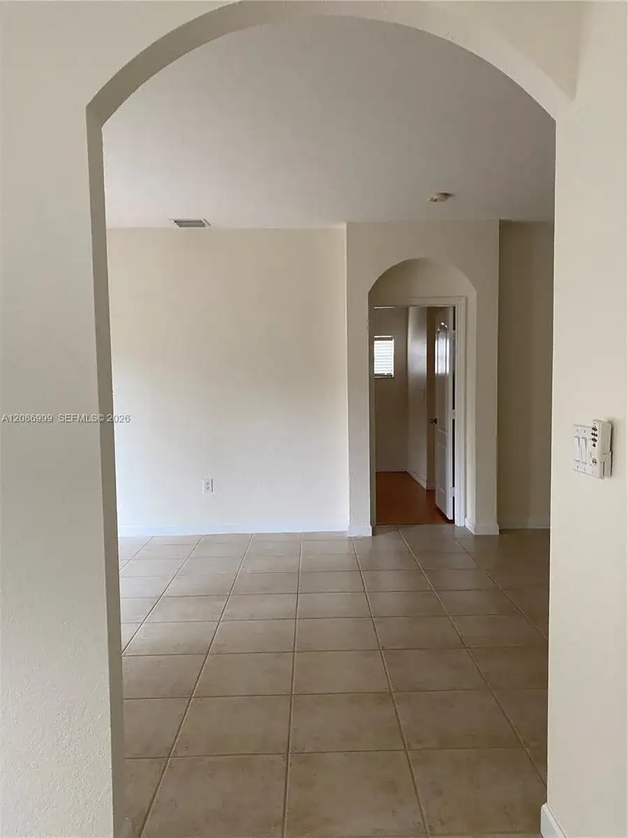 8982 SW 212th Ter, Cutler Bay FL 33189 photo 3