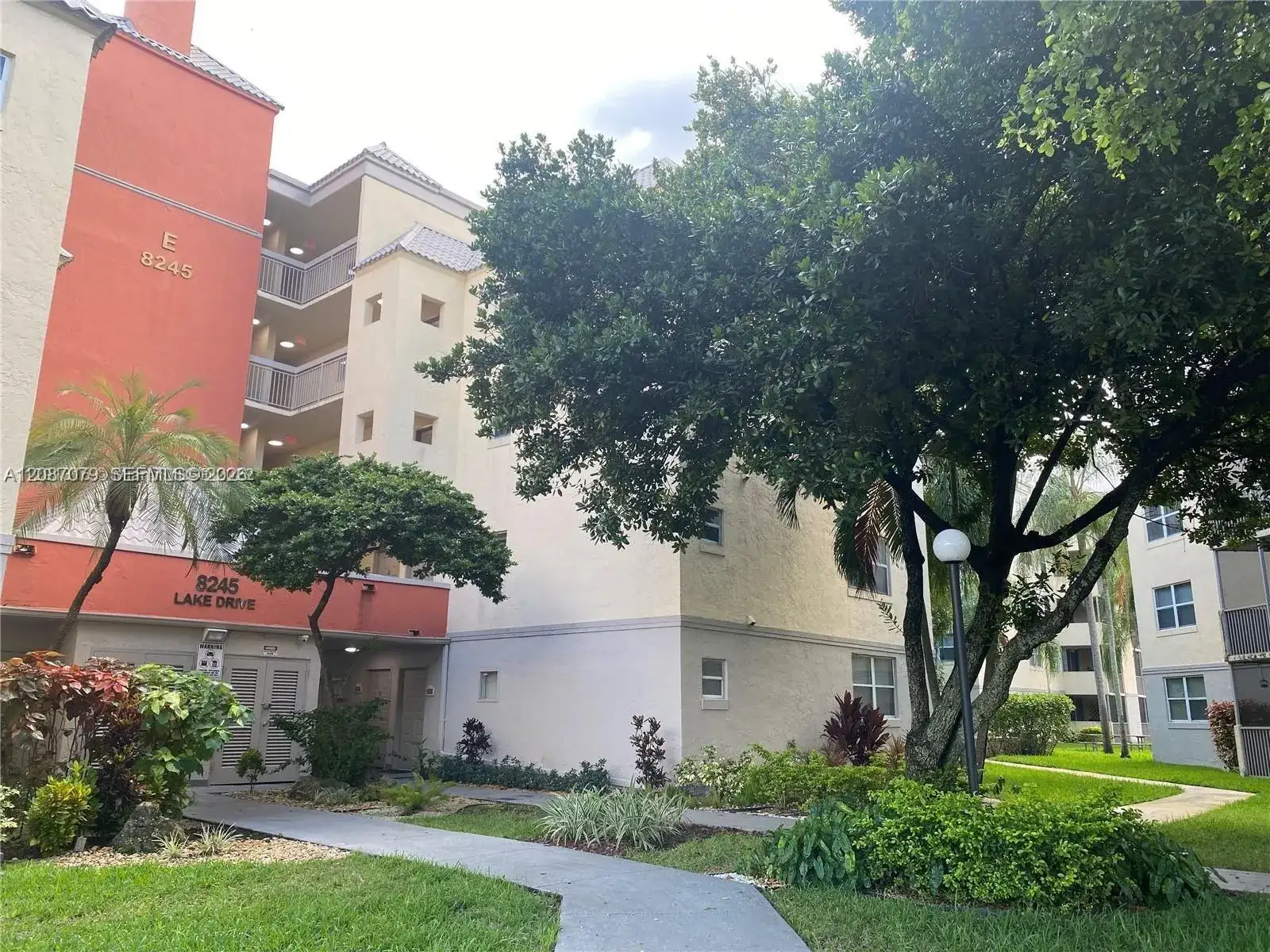 8245 Lake Dr # 104, Doral FL 33166 photo 3