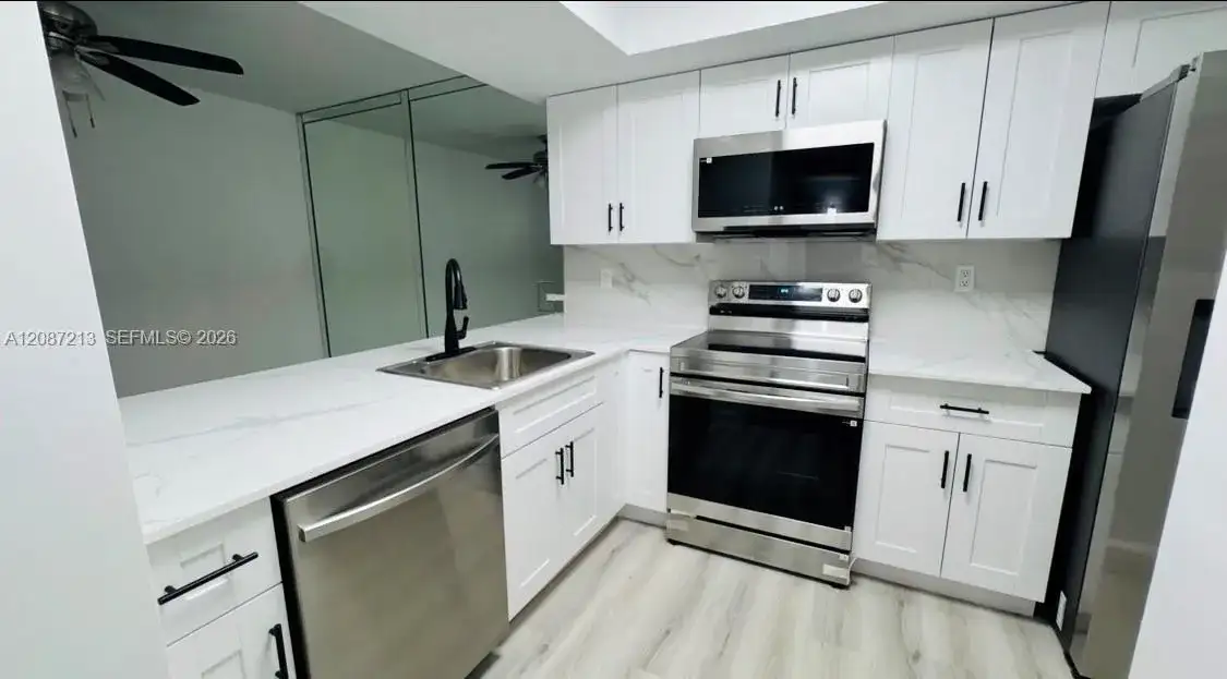 18216 Mediterranean Blvd # 19, Hialeah FL 33015 photo 2