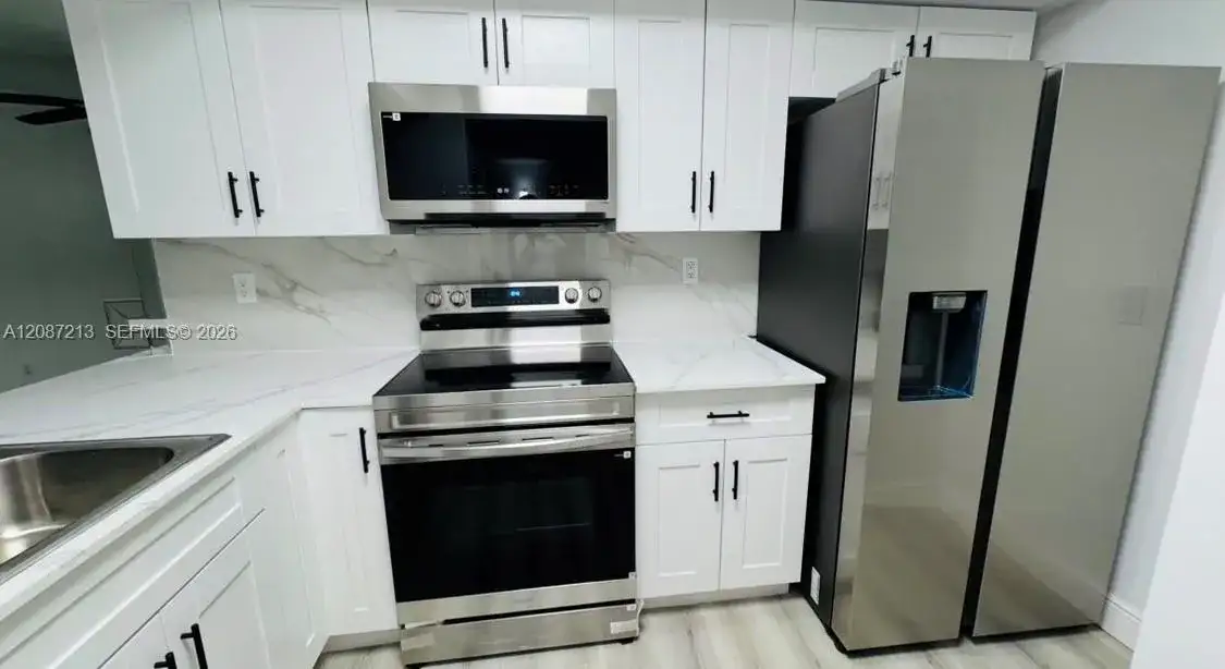 18216 Mediterranean Blvd # 19, Hialeah FL 33015 photo 3