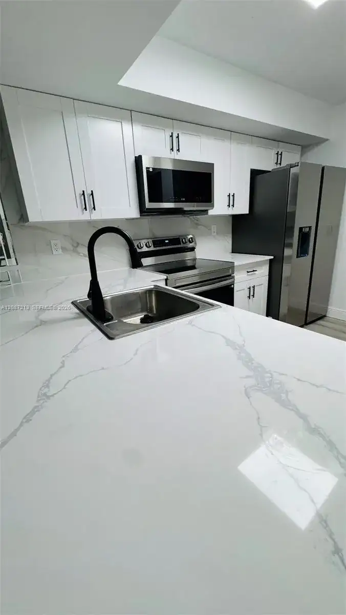 18216 Mediterranean Blvd # 19, Hialeah FL 33015 photo 4