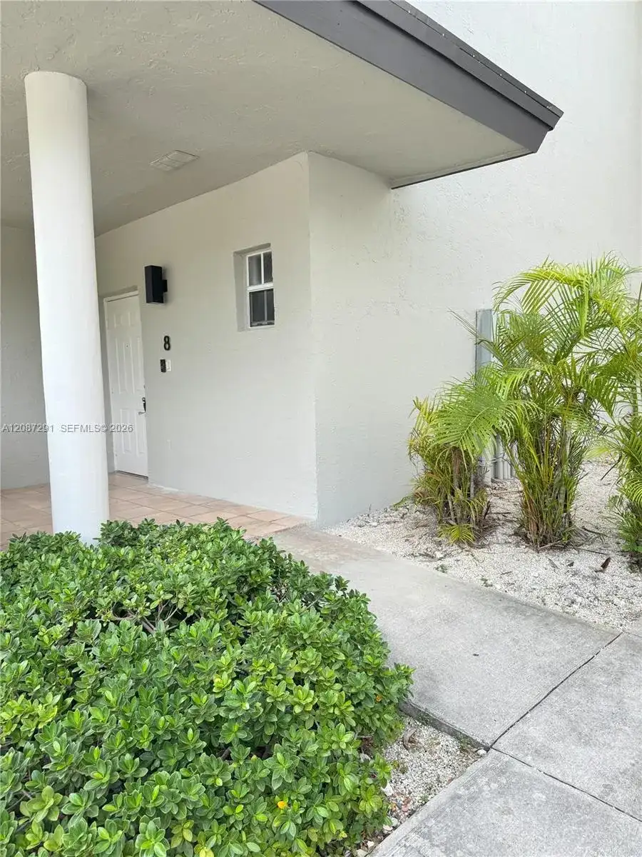 11810 NE 19th Dr # 8, North Miami FL 33181 photo 2