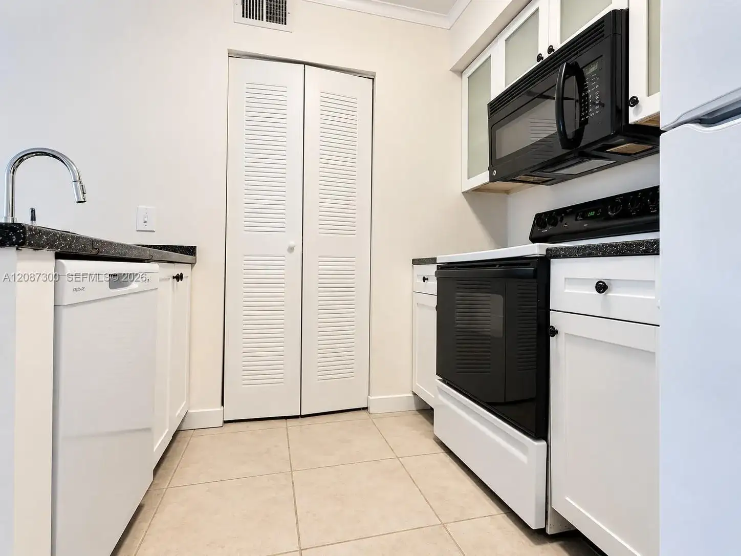 550 S Park Rd # 8, Hollywood FL 33021 photo 2