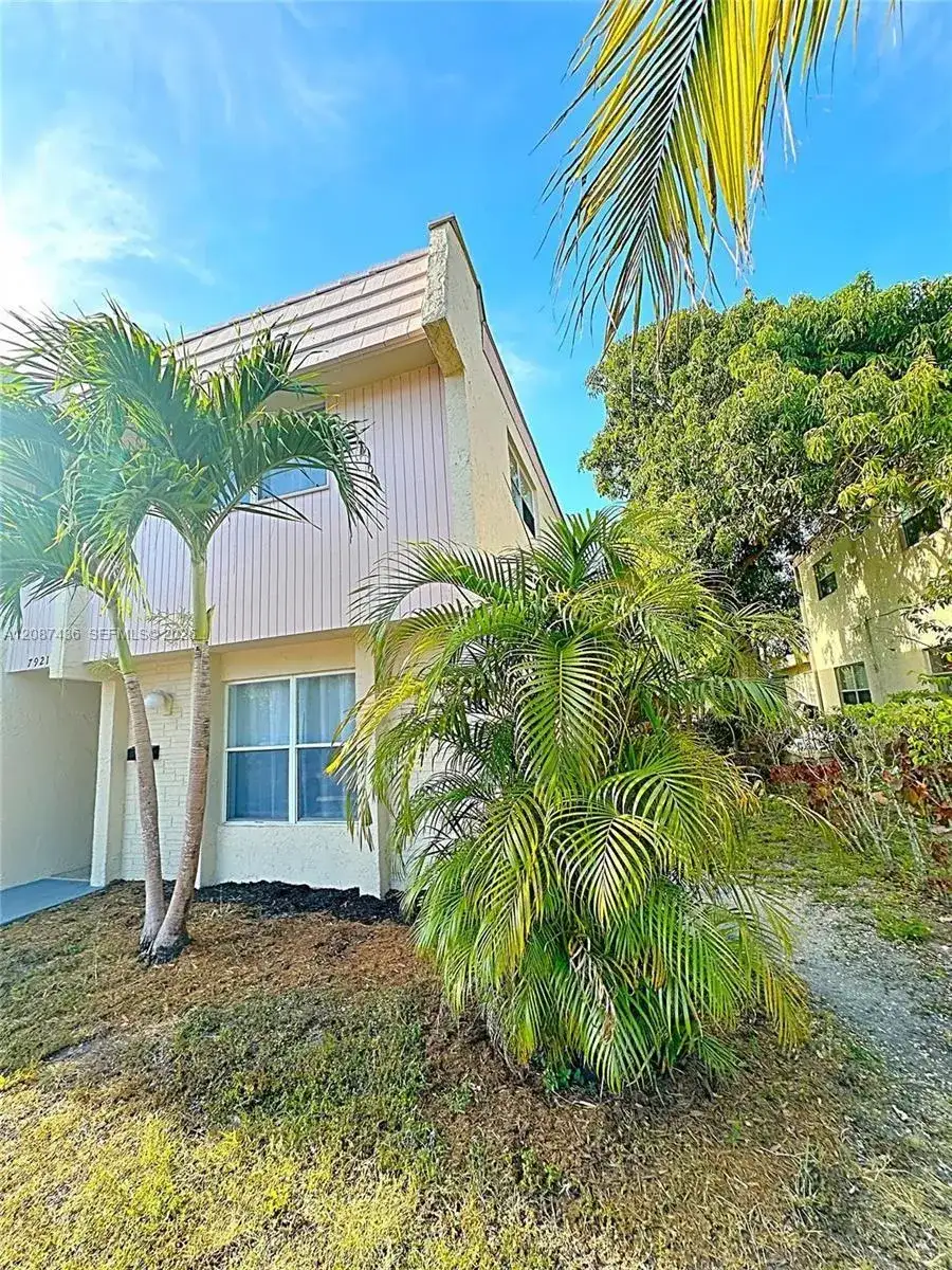 7921 SW 9th St, North Lauderdale FL 33068 photo 3