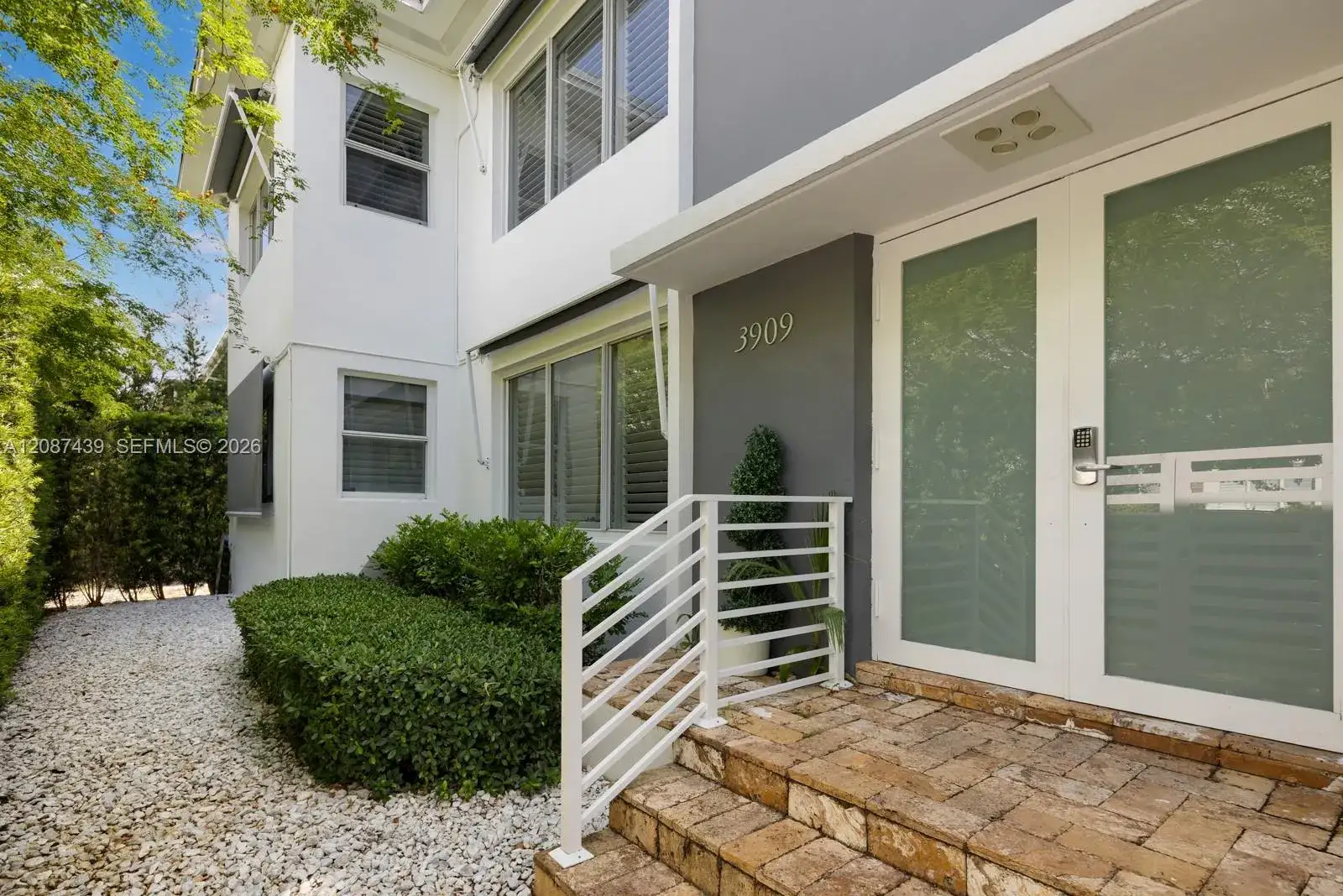 3909 Garden Ave, Miami Beach FL 33140 photo 2