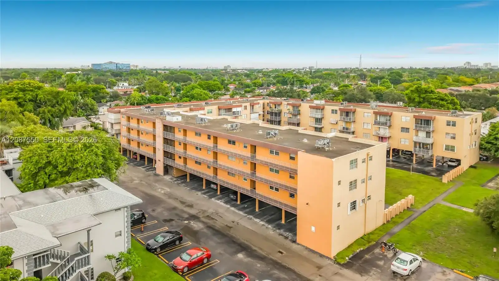 1600 Tallwood Ave # 204, Hollywood FL 33021 photo 3