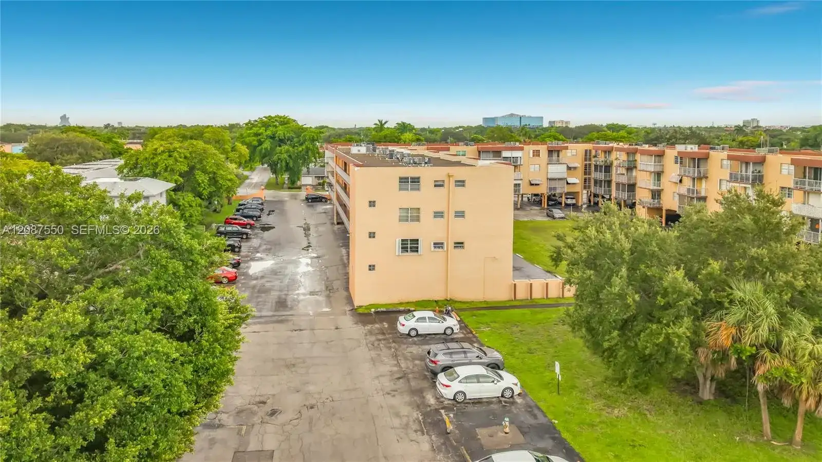 1600 Tallwood Ave # 204, Hollywood FL 33021 photo 4