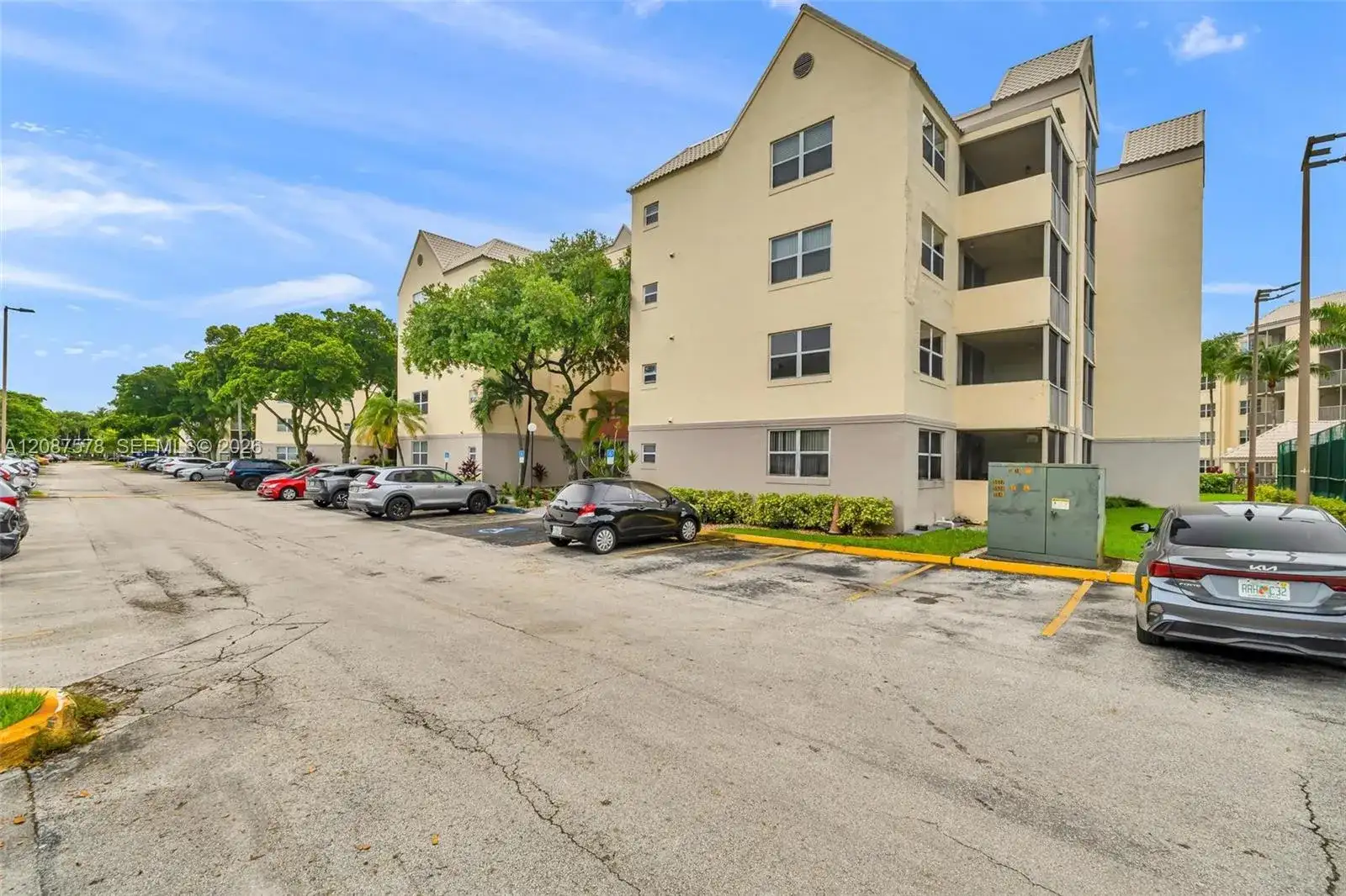 8255 Lake Dr # 304, Doral FL 33166 photo 3