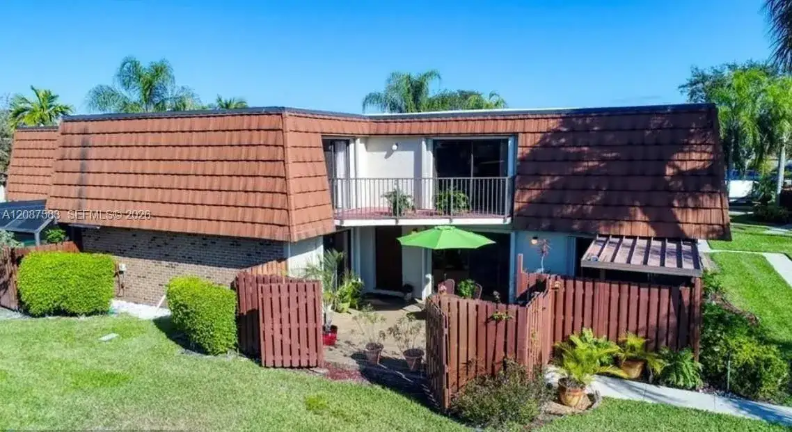 11882 SW 12th Pl, Davie FL 33325 photo 3