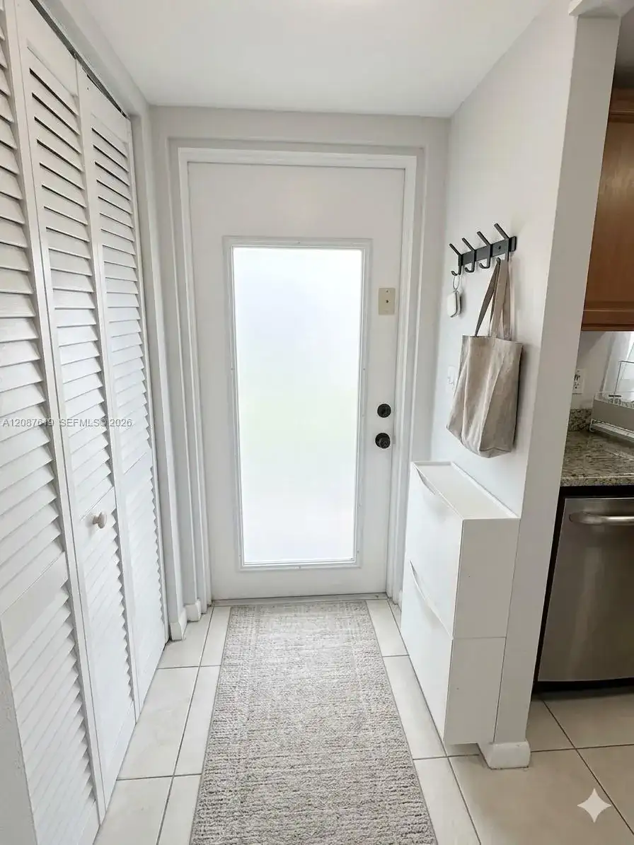 9181 Sunrise Lakes Blvd # 312, Sunrise FL 33322 photo 2