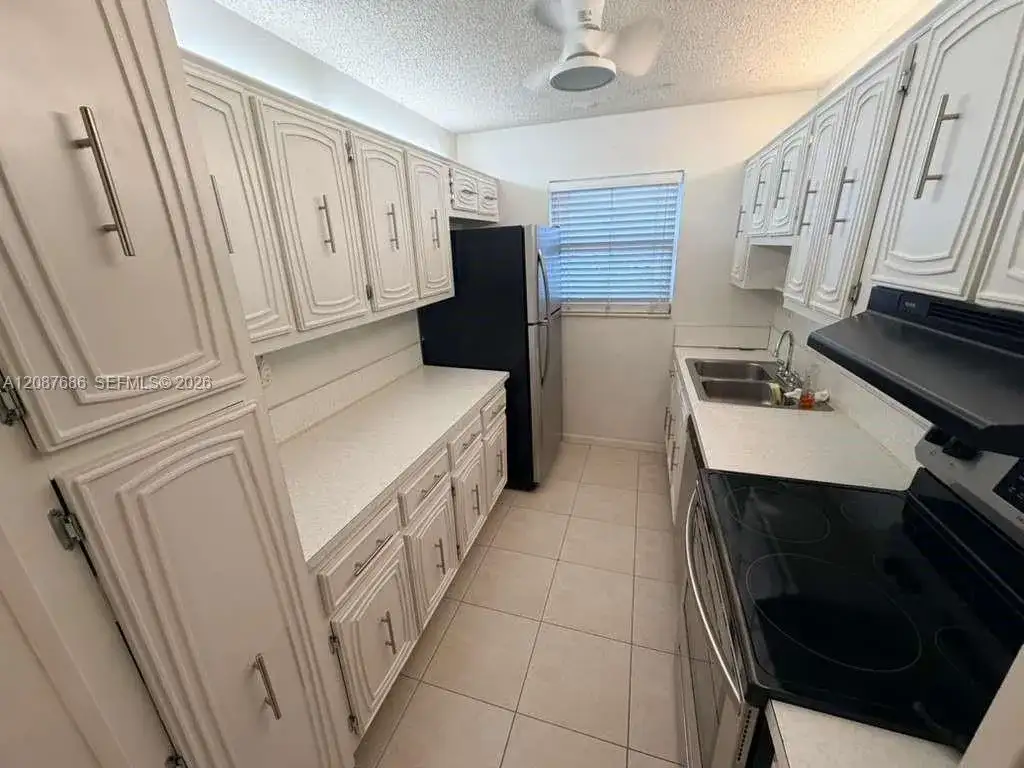 557 High Point Dr # B, Delray Beach FL 33445 photo 2