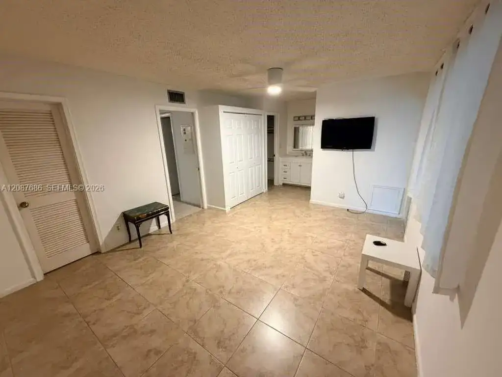 557 High Point Dr # B, Delray Beach FL 33445 photo 4