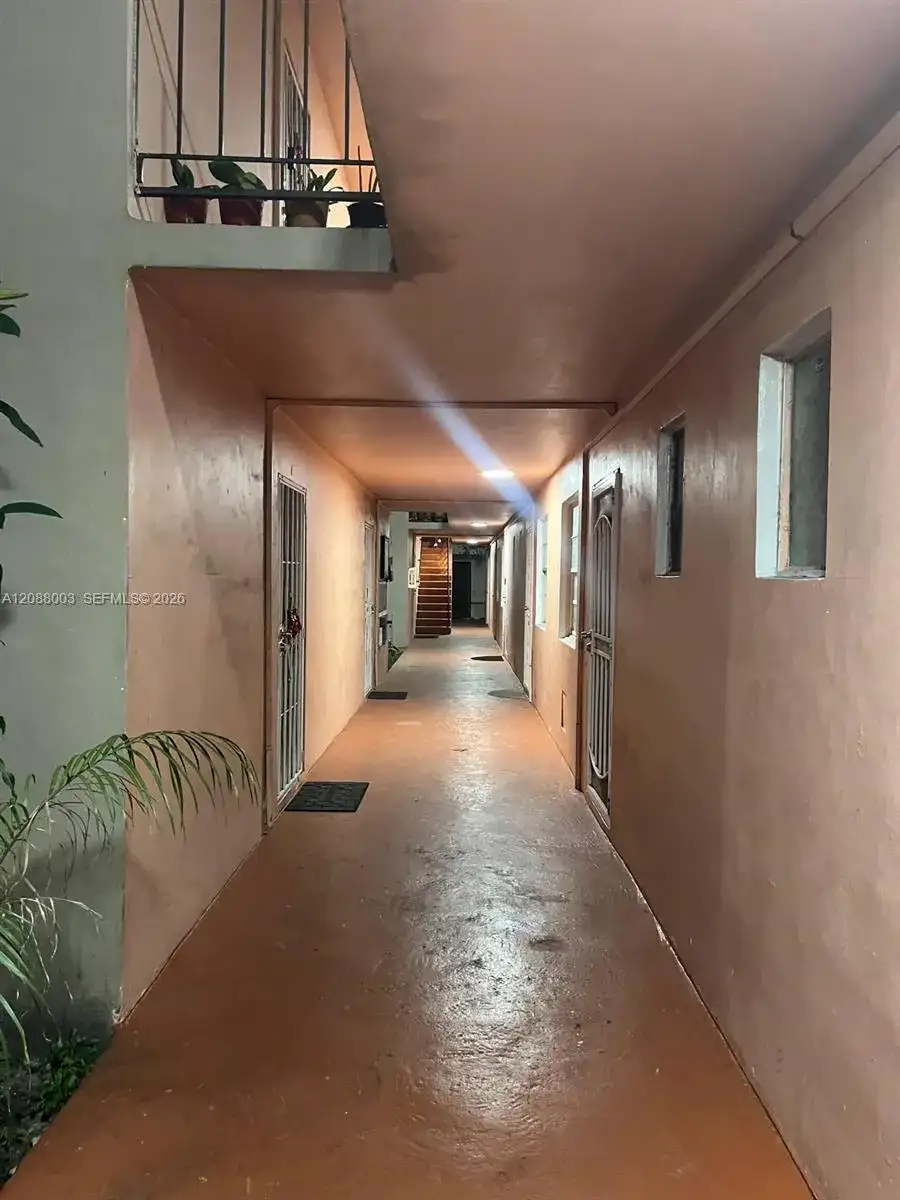 1525 NW 19th Ter # 24, Miami FL 33125 photo 4