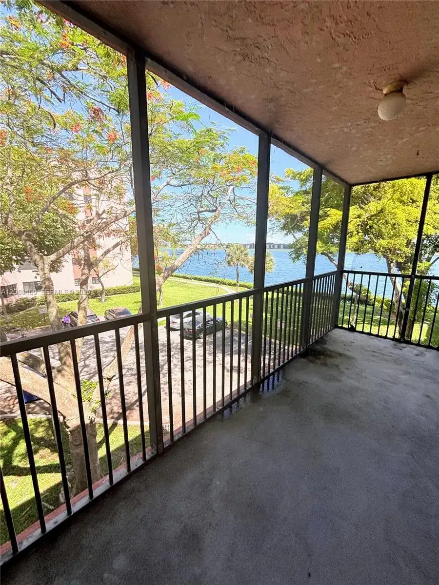 20860 San Simeon Way # 6, Miami FL 33179 photo 3