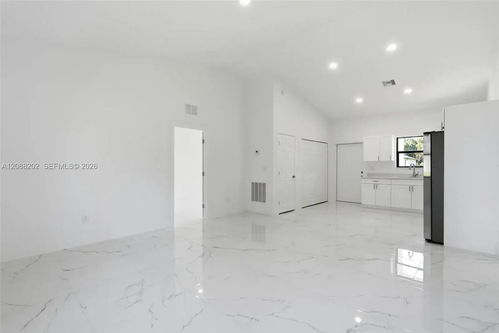 156 Carousel Ave, La Belle FL 33935 photo 5