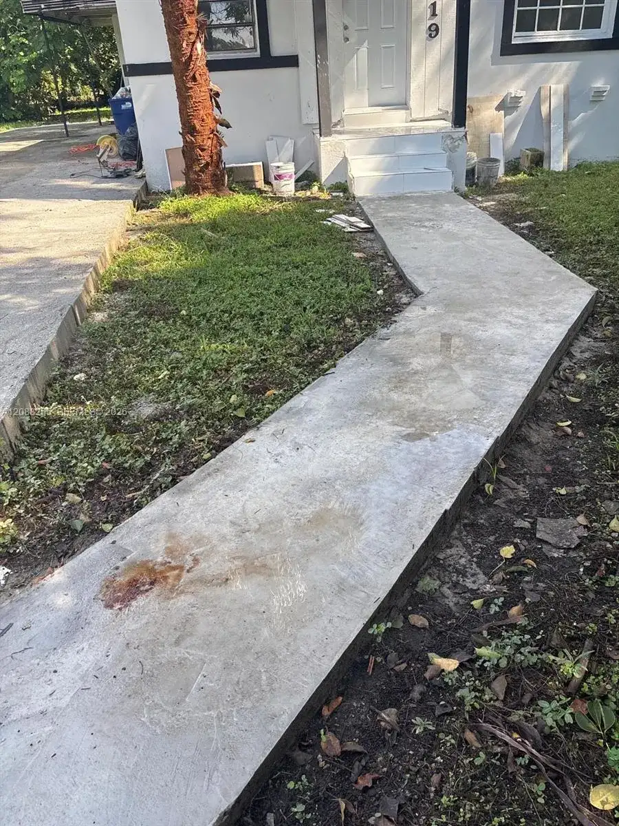 219 NE 141st St, Miami FL 33161 photo 2