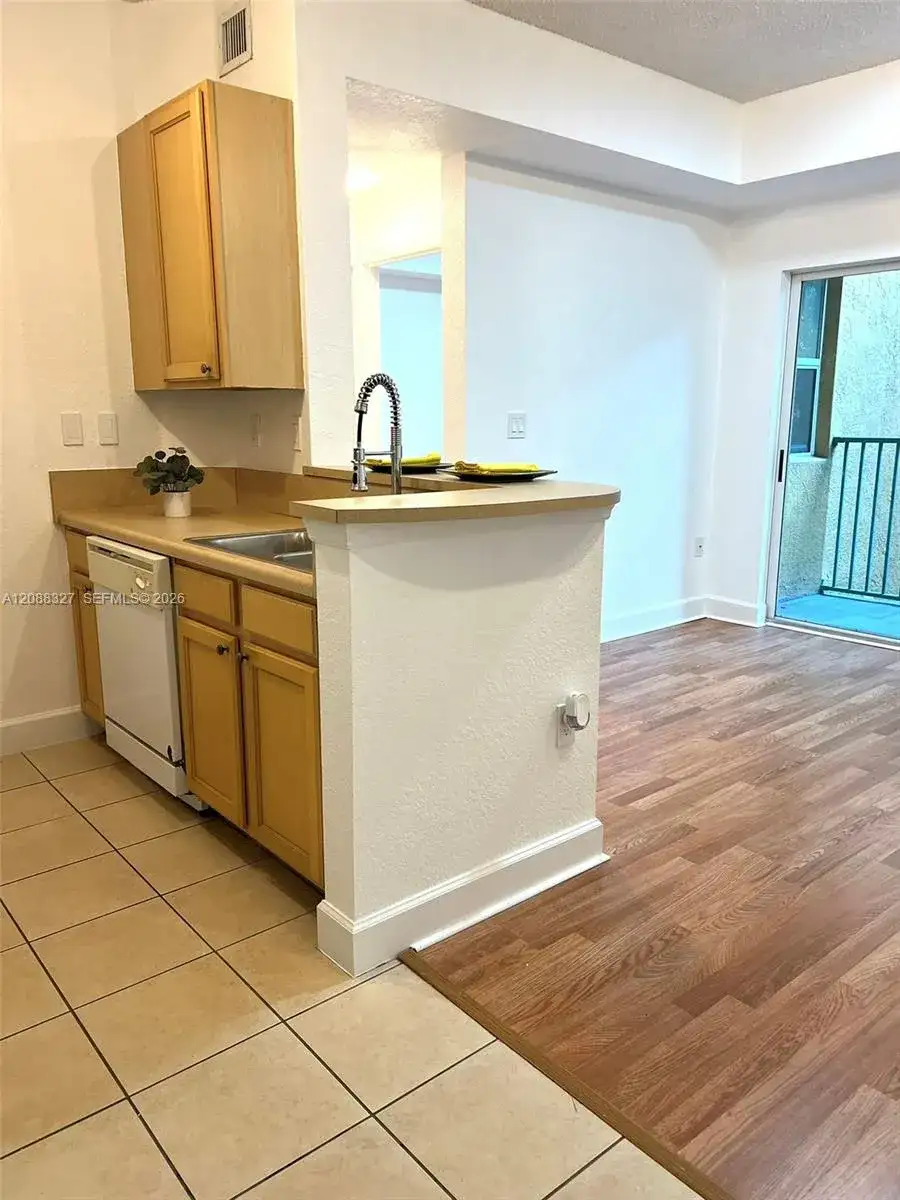 6001 SW 70th St # 346, South Miami FL 33143 photo 5