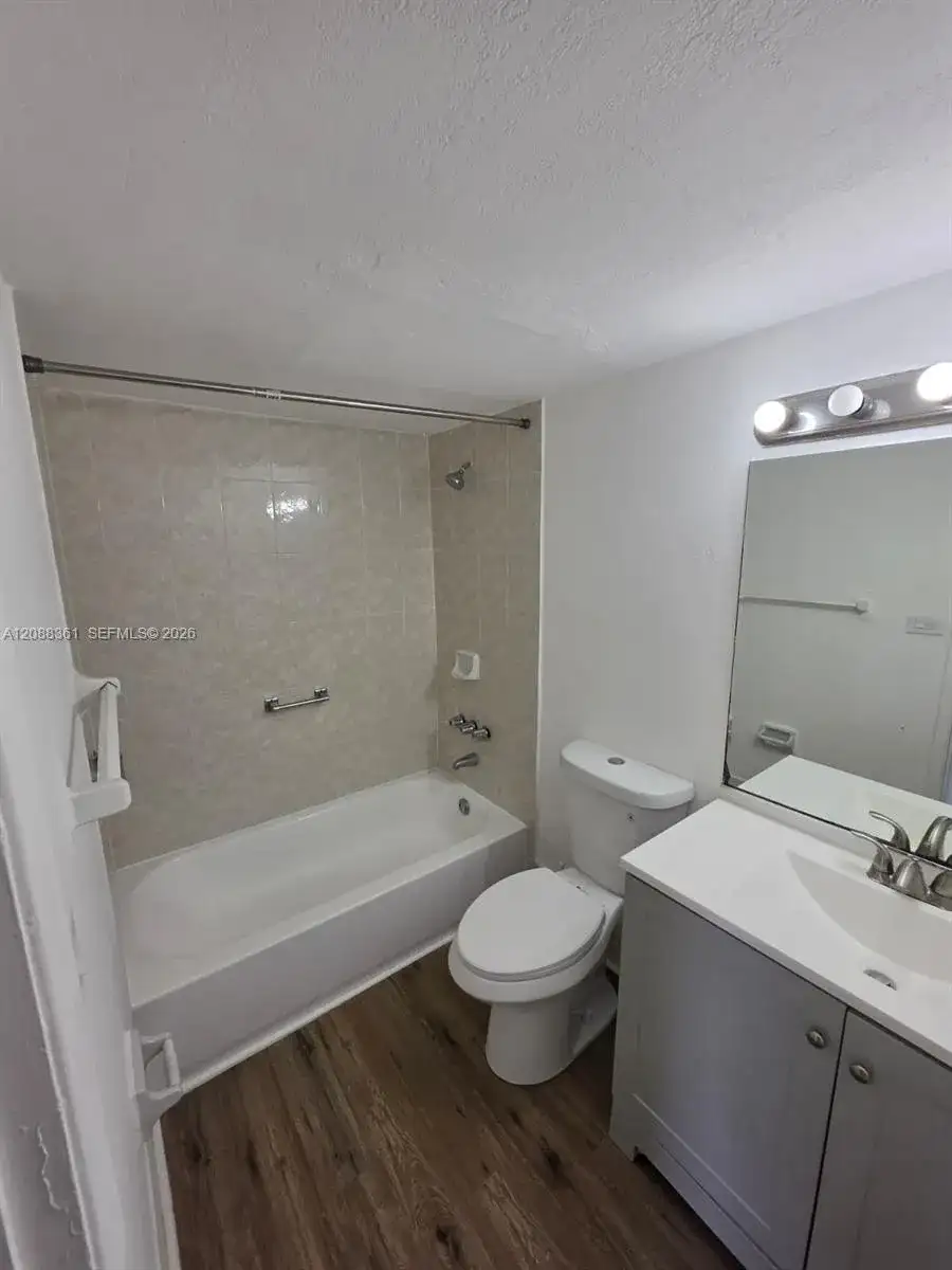 4550 NW 9th St # 605E, Miami FL 33126 photo 3