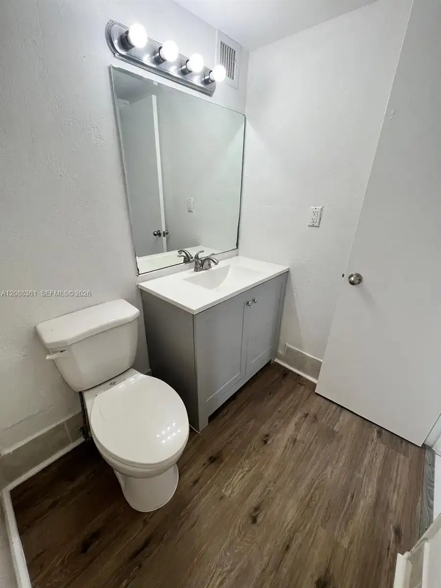 4550 NW 9th St # 605E, Miami FL 33126 photo 4