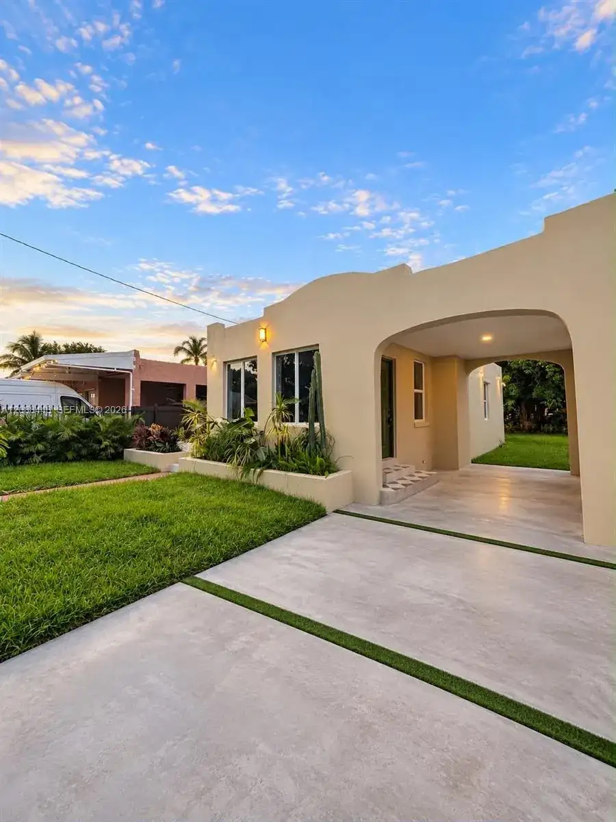 1922 NW 47th Ter, Miami FL 33142 photo 2
