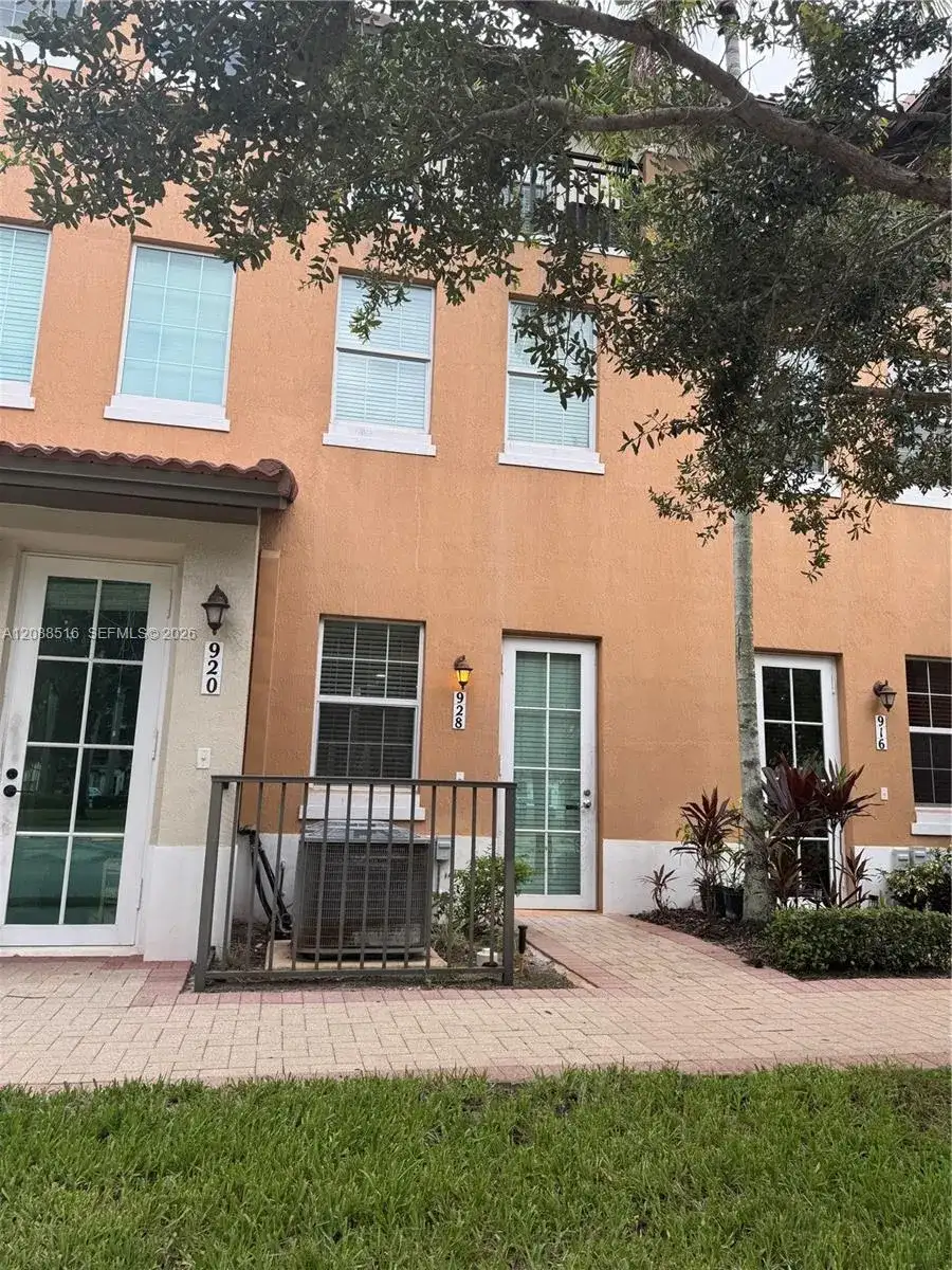 928 SW 147th Ave # 2906, Pembroke Pines FL 33027 photo 2