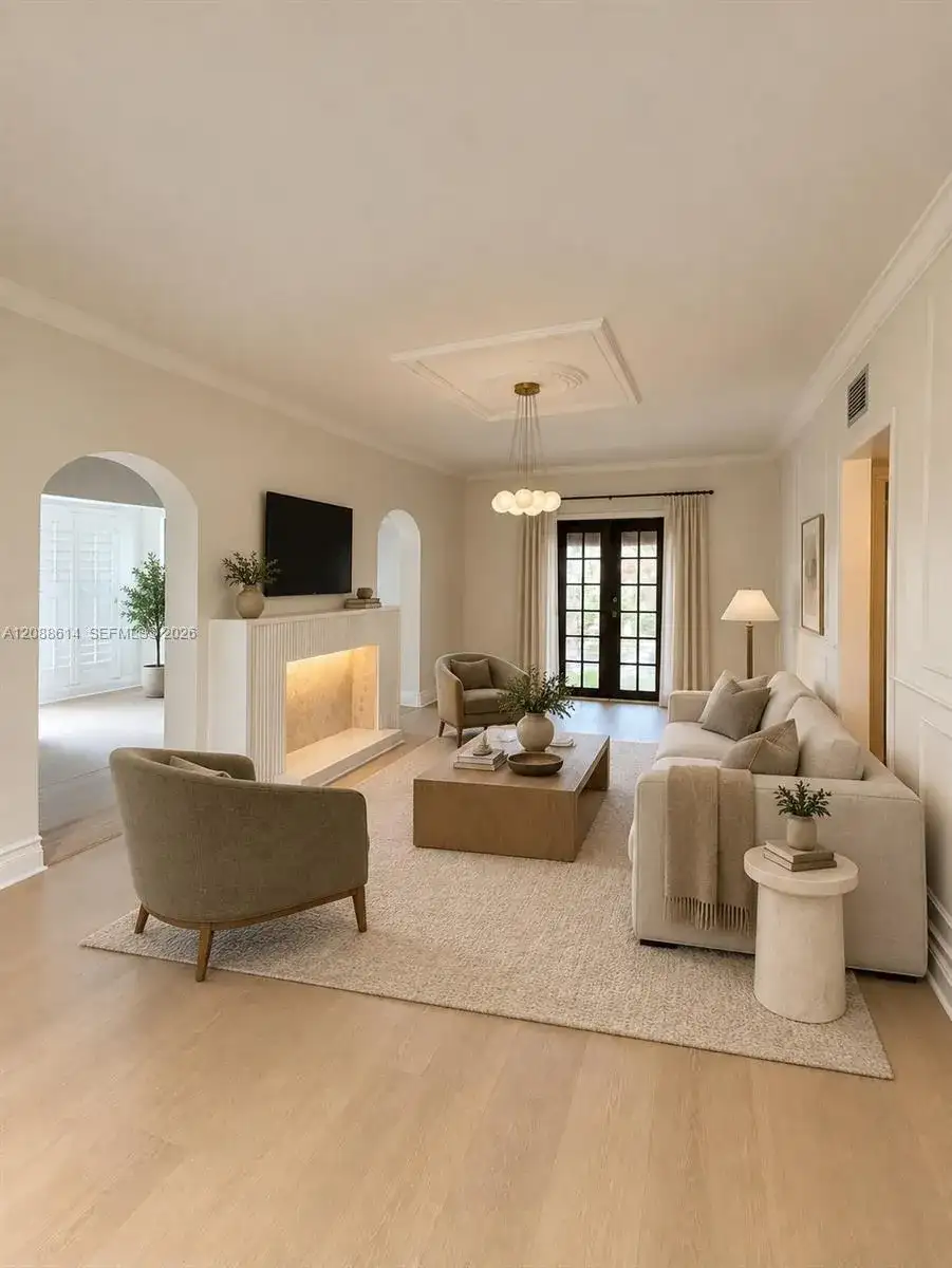 327 W 28th St, Miami Beach FL 33140 photo 2