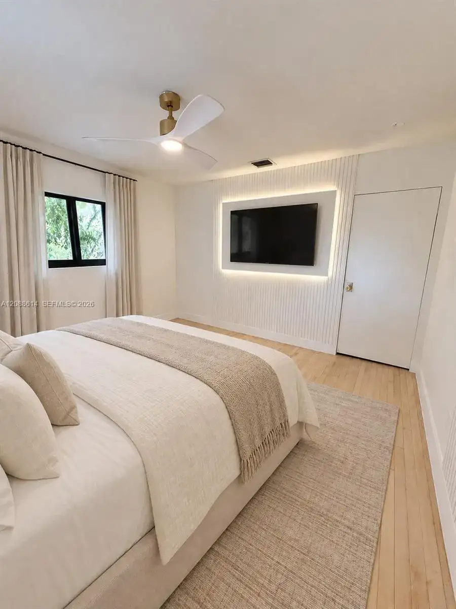 327 W 28th St, Miami Beach FL 33140 photo 3
