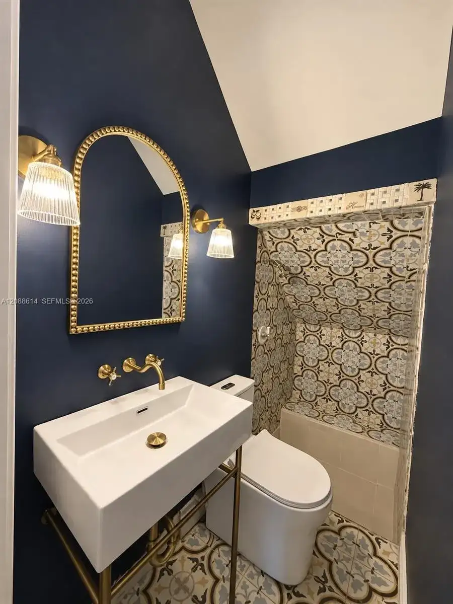 327 W 28th St, Miami Beach FL 33140 photo 5