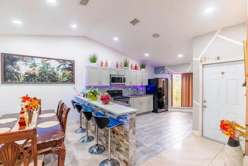 1111 San Remo Cir, Homestead FL 33035 photo 3