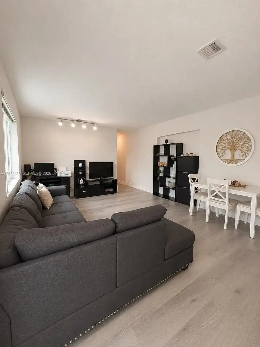 8260 SW 27th Ter, Miami FL 33155 photo 3