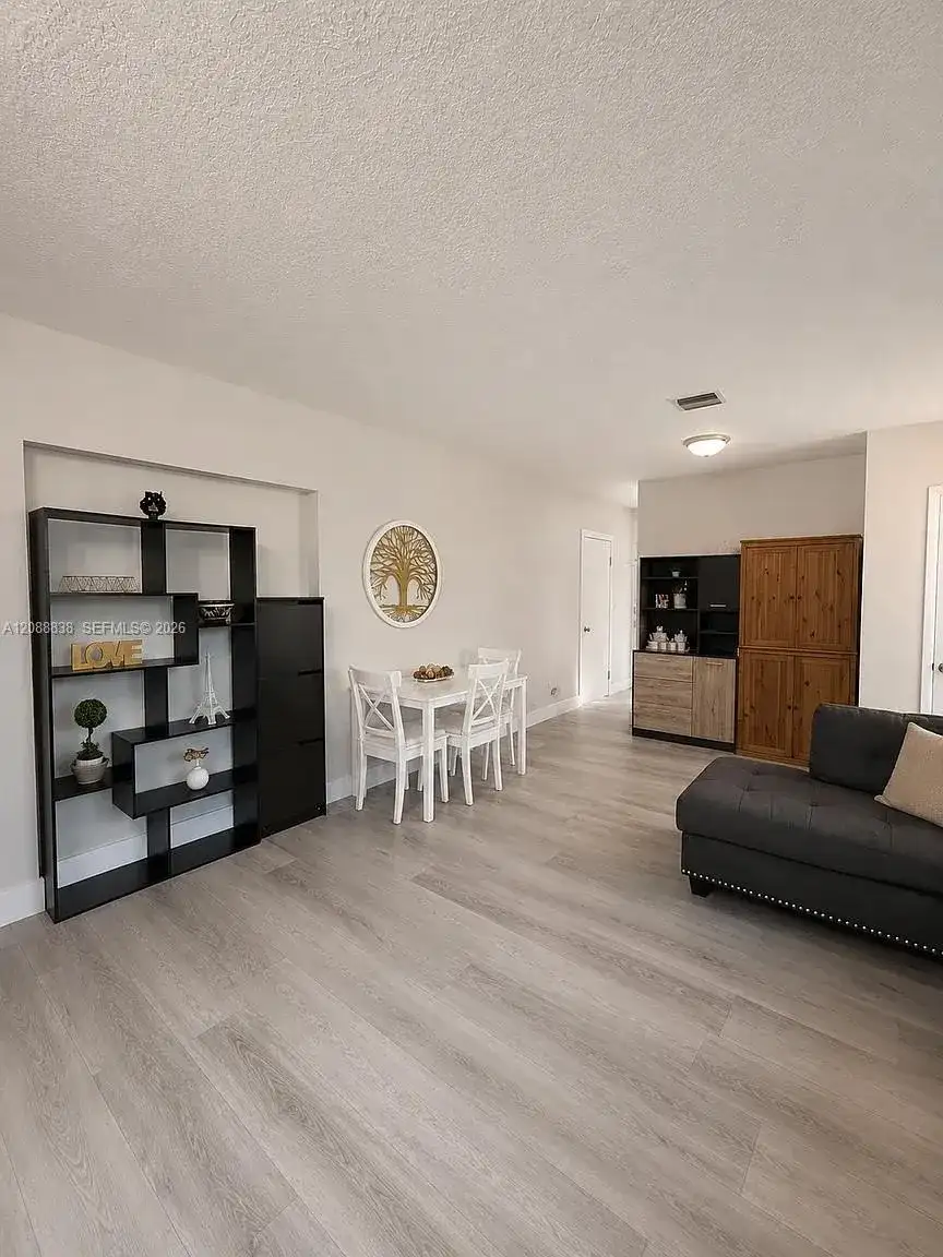 8260 SW 27th Ter, Miami FL 33155 photo 4