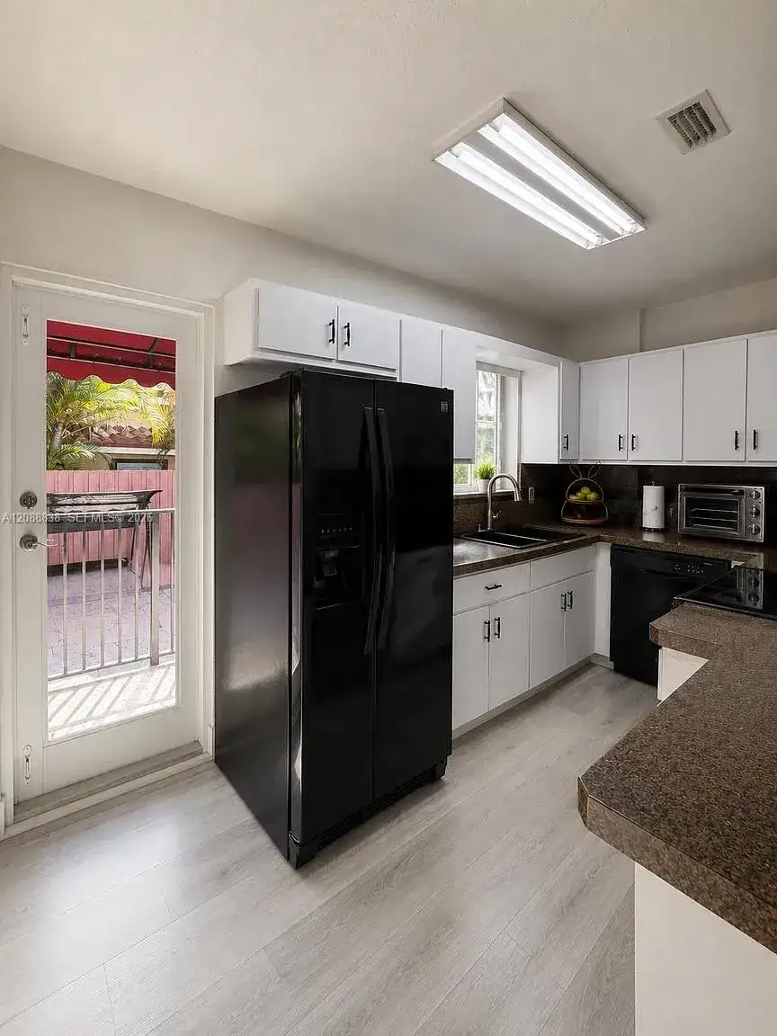 8260 SW 27th Ter, Miami FL 33155 photo 5