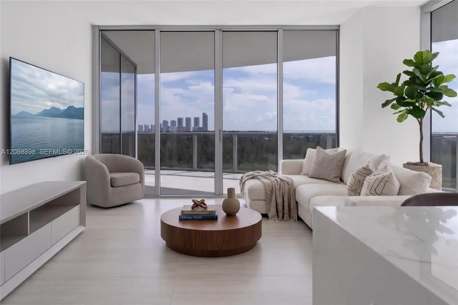 2411 Laguna Circle # 1001, North Miami FL 33181 photo 2