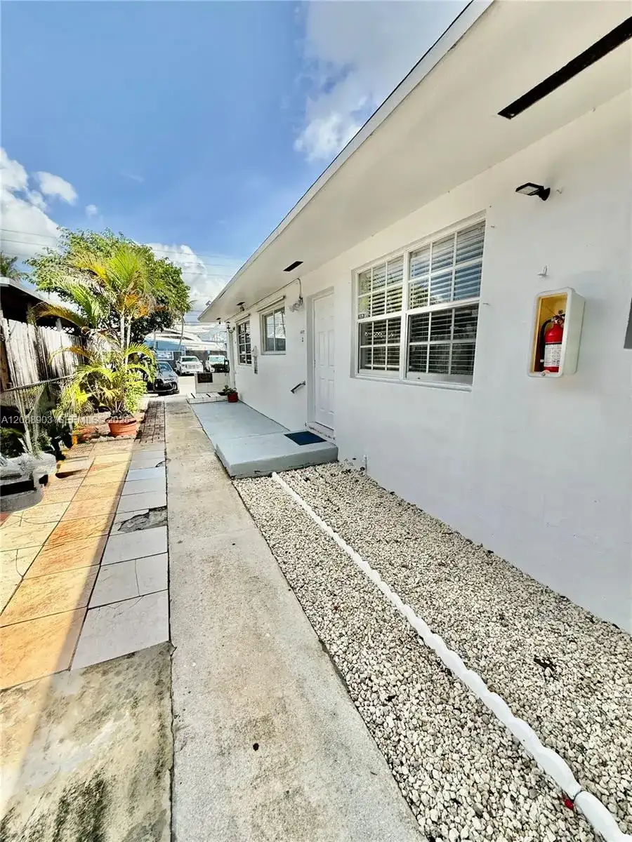 3050 NW 20th St # 2, Miami FL 33142 photo 3