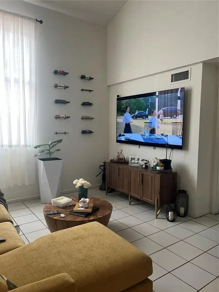 2745 W 62 # 202, Hialeah FL 33016 photo 3